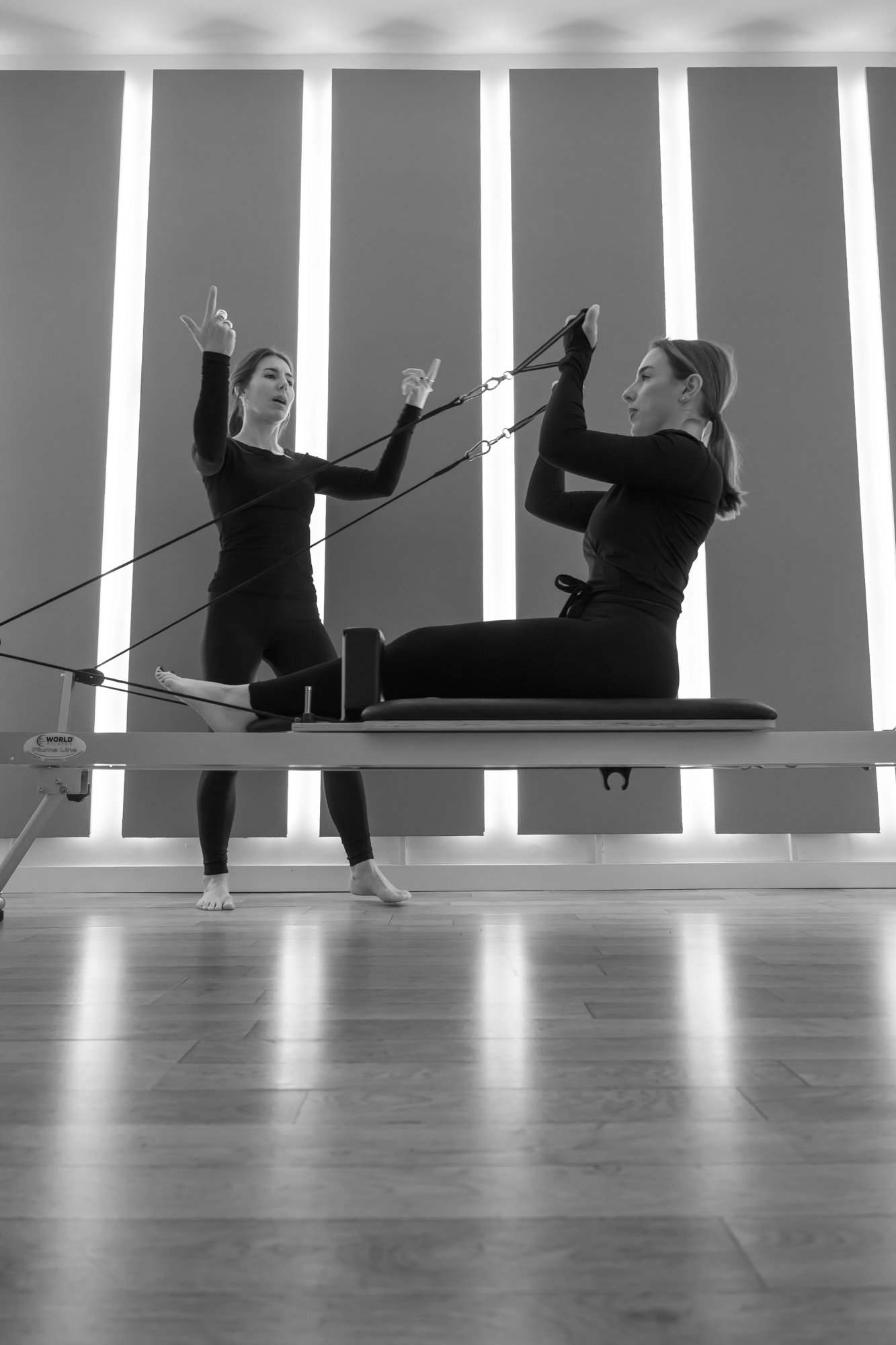Cours sur Reformer, bras levés avec les sangles